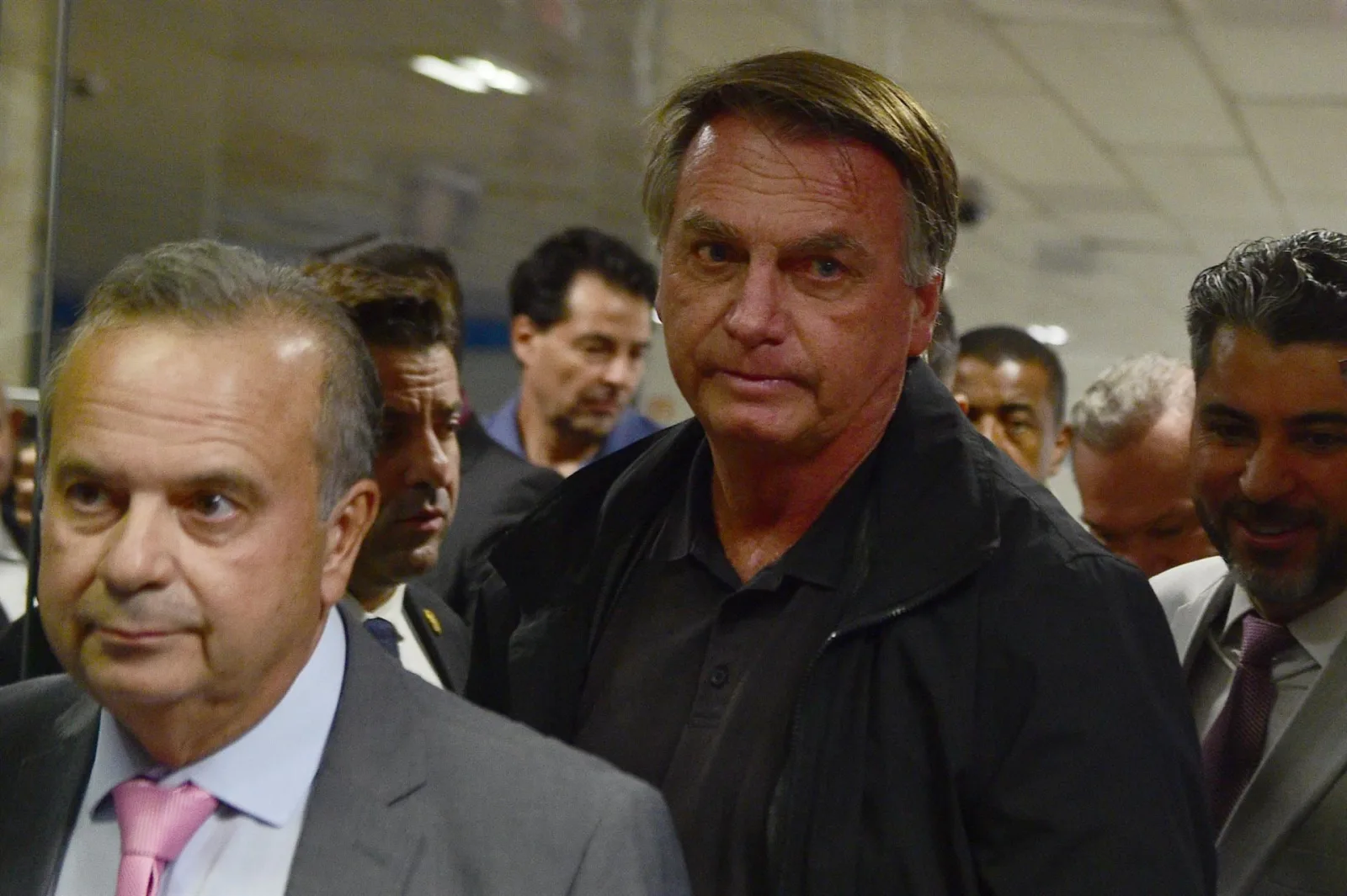 Bolsonaro se interna para someterse a una cirugía en el hombro