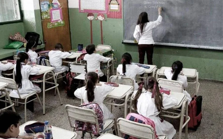 Estudio revela disminución en la carga horaria de enseñanza en escuelas