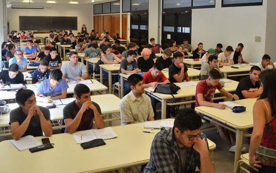 Retorno a clases en la Universidad Nacional de La Plata tras el receso invernal