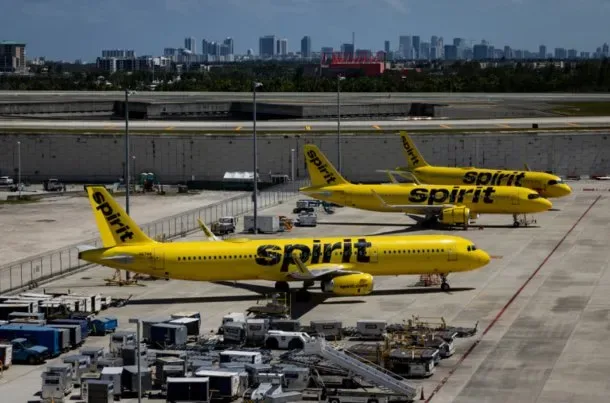 Spirit Airlines cesa operaciones y cancela todos sus vuelos