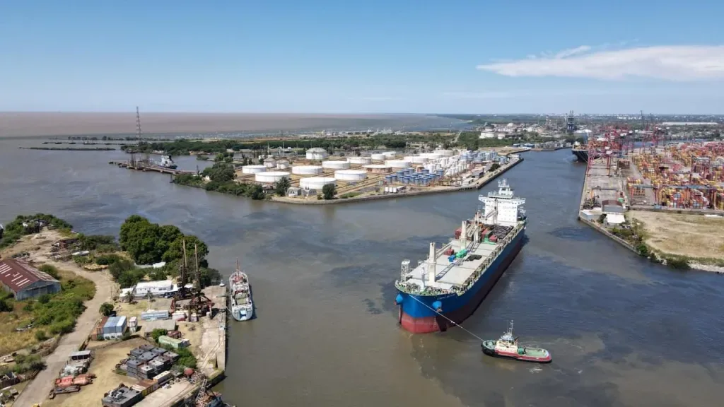 Tres empresas compiten por la licitación de dragado en Dock Sud