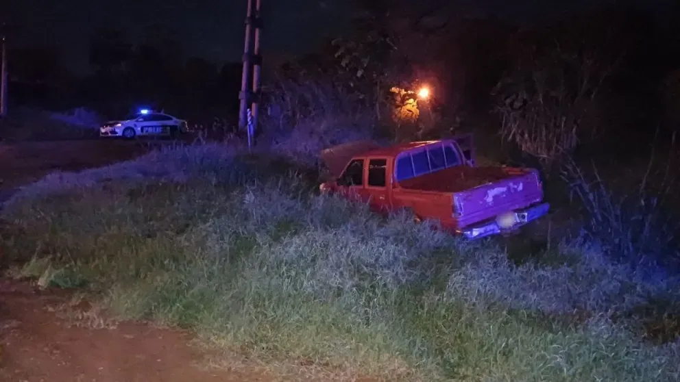 Volcó una camioneta en ruta 12 y el conductor fue demorado